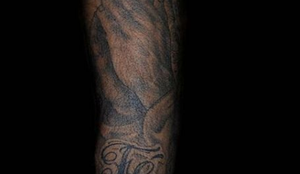 Naymar publicou uma foto da tatuagem que tem