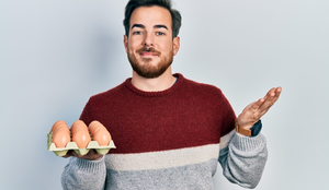 O ovo é fonte de nutrientes importantes para a saúde do homem (Imagem: Krakenimages.com | Shutterstock)