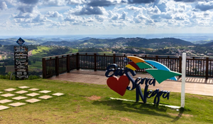 Serra Negra é cercada por belezas naturais e tem programações para todos os tipos de turistas (Imagem: Andrea Cirillo Lopes | Shutterstock)