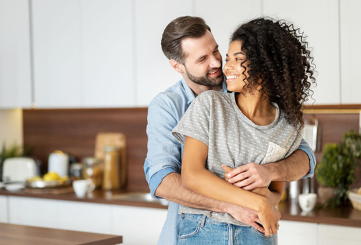 As simpatias são capazes de direcionar nossas intenções e desejos para o amor (Imagem: Face Stock | Shutterstock)