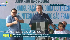 "Tem gente que quer que esses ladrões voltem a comandar o Brasil", disse Bolsonaro