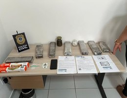 DUPLA É PRESA EM CAMPINA GRANDE COM OITO QUILOS DE MACONHA