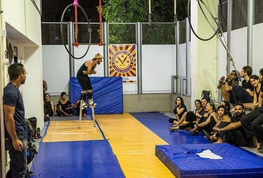 Bolsistas devem atuar ministrando cursos na Escola Livre de Circo Djalma Buranhêm