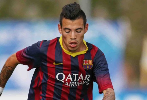 O veículo que ele estava teria batido contra uma árvore