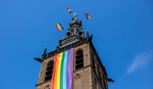 Os direitos da comunidade LGBTQIAPN+ são assegurados em certos países (Imagem: Tanya May | Shutterstock)
