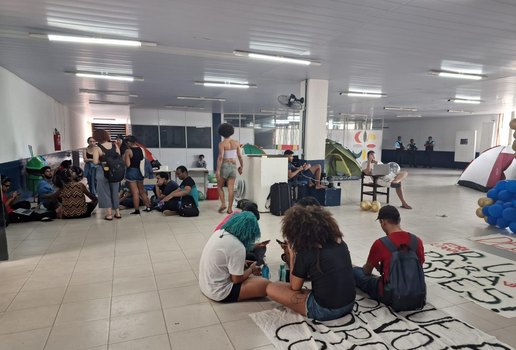 Representantes do DCE ocupam a reitoria do Campus I da UFPB