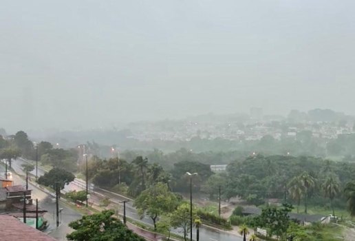 Capital paraibana amanheceu chuvosa nesta segunda (12)