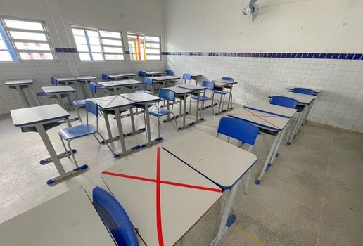 Retorno às aulas deve ocorrer na modalidade híbrida..