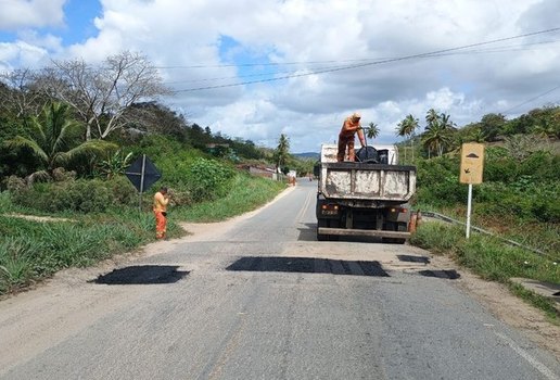 DER inicia recuperação de rodovias estaduais após período chuvoso na Paraíba