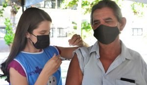 João Pessoa aplica 2º dose das vacinas Astrazeneca e Coronavac nesta sexta (18)