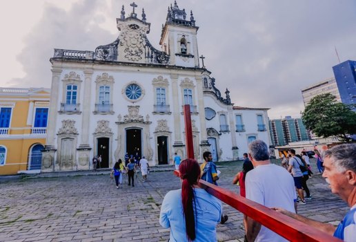 Percurso passou por igrejas no centro da cidade