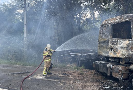 Incendio br apagando fogo