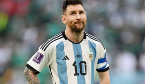 Messi entra em campo representando a Argentina mais uma vez