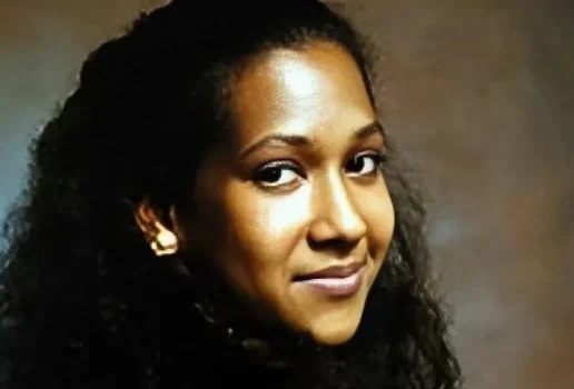 Mulher e encontrada morta apos 3 anos em casa com TV ainda ligada