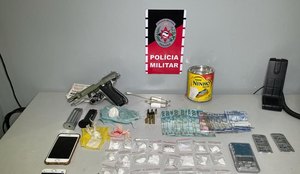 Dupla é presa suspeita de tráfico de drogas