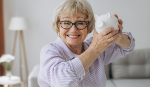 A previdência complementar é uma estratégia eficaz para reforçar a segurança financeira na velhice (Imagem: Anatoliy Cherkas | Shutterstock)