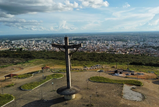 Vitória da Conquista é a terceira maior cidade da Bahia e tem completa infraestrutura e opções de lazer para os turistas (Imagem: Felinto A Frota Lopes | Shutterstock)