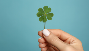 Os amuletos são muito utilizados para proteção e prosperidade (Imagem: New Africa | Shutterstock)