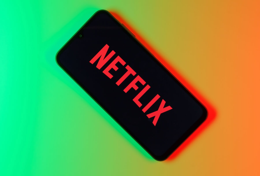 A semana chega com estreias cheias de diversão e emoção na Netflix (Imagem: JarTee | Shutterstock)