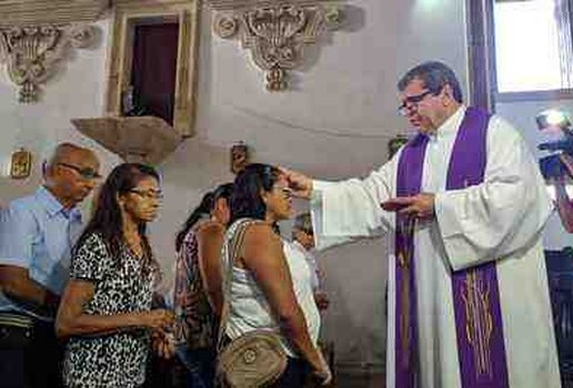 Missa de cinzas igreja catolicos quaresma foto ewerton correia
