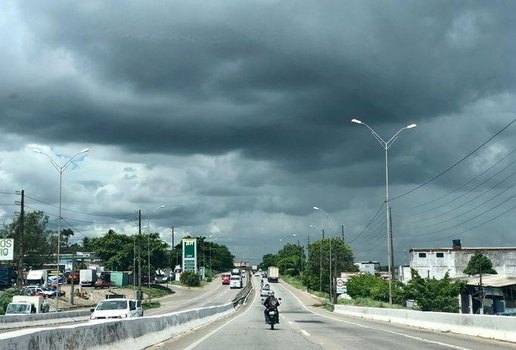 A previsão é de chuva moderada na capital paraibana.