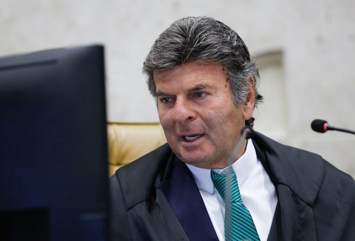 Fux envia para Justiça do DF pedido para investigar Bolsonaro