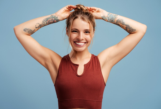 Penteados para treinar mantêm os cabelos saudáveis e oferece mais estilo ao look (Imagem: AYO Production | Shutterstock)