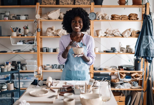 Os hobbies são maneiras de descansar a mente e diminuir o tempo de uso de telas no dia a dia (Imagem: Zamrznuti tonovi | Shutterstock)