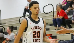 Jogador de basquete morre apos sofrer lesao na cabeca durante partida