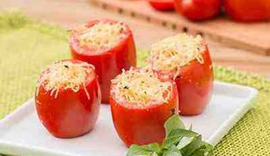 Aprenda a fazer tomate recheado para um almoco leve