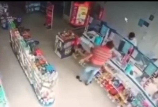 Câmeras flagram assalto à farmácia em João Pessoa