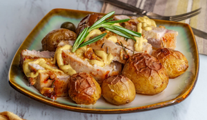 Filé mignon suíno com mostarda e mel (Imagem: Ezume Images | Shutterstock)