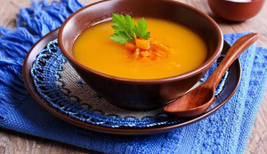 Caldo de cenoura (Imagem: Veronika Idiyat | Shutterstock)