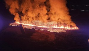 Vulcão entra em erupção na Islândia