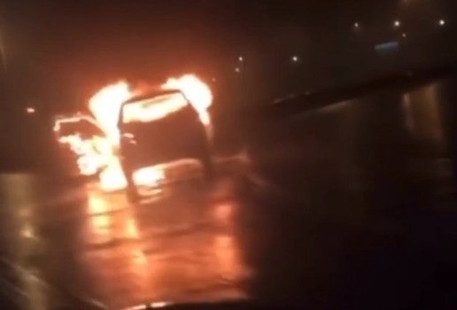 Veículo foi tomado pelas chamas