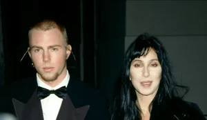 Filho de Cher e internado apos overdose e recebe cuidados intensivos