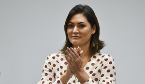 Ex-primeira-dama cumpre agenda na Paraíba