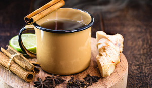 Quentão de cachaça (Imagem: RHJPhtotos | Shutterstock)