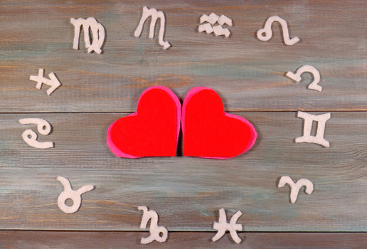 A astrologia ajuda a compreender as características de cada signo no amor (Imagem: Alexey Savchuk | Shutterstock)