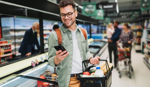 Organizar as finanças ajuda a economizar na hora de fazer compras no supermercado (Imagem: hedgehog94 | Shutterstock)