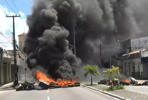 Protesto cruz das armas