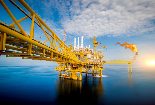 O petróleo está mais presente em nossa vida do que pensamos (Imagem: xmentoys | Shutterstock)