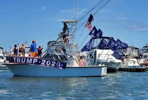 Comicio de Trump em lago no Texas termina com naufragio de quatro barcos