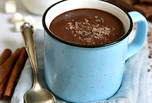 Chocolate quente com gemada (Imagem: Liliya Kandrashevich | Shutterstock)