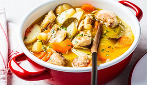 Ensopado de frango (Imagem: Nina Firsova | Shutterstock)