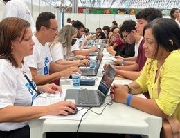 Muita gente foi ao Centro Cultural em busca das vagas