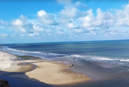 Área é conhecida pelo encontro do rio com o mar