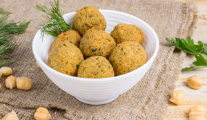 Bolinho de grão-de-bico e atum (Imagem: Ratov Maxim | Shutterstock)