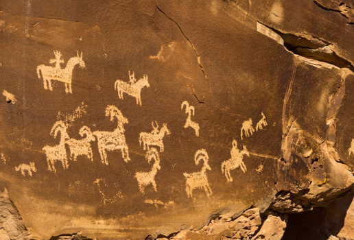 Pinturas rupestres são marco visual da Pré-História (Imagem: Shchekoldin Mikhail | Shutterstock)