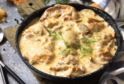 Filé de frango ao molho de mostarda (Imagem: Elena Hramova | Shutterstock)